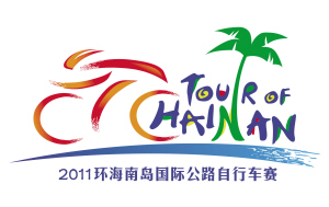 27日,车手骑行在东方大田境内。