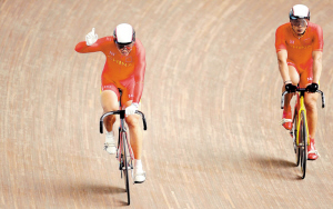 张淼获胜后欢庆