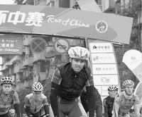 9月18日，选手出发。 本报记者 桑清 摄