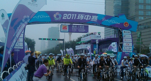 2011环中赛西安站嘉宾领骑