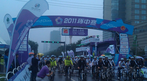 2011环中赛嘉宾领骑