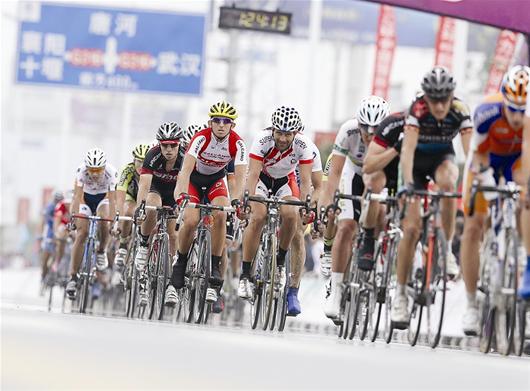 楚天金报讯 图为：枣阳站冲刺精彩纷呈（记者柯皓摄）