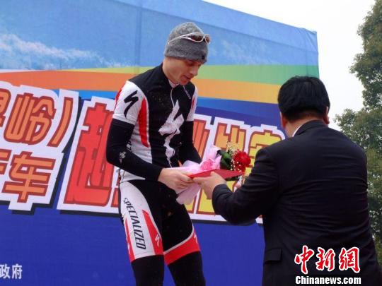 英国选手Edward Crok在比赛中。赵小燕摄