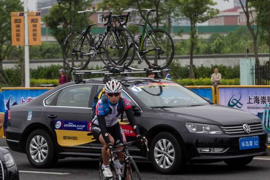 选手通过起点处