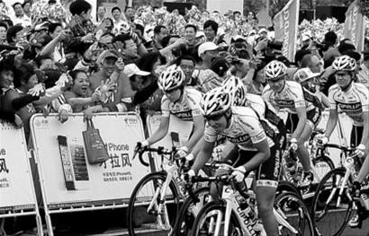 市民为运动员加油