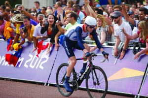 英国首金落空粉丝照常欢庆