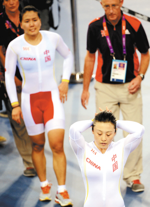 前一秒还在欢庆胜利的中国队，下一秒就被裁判打入地狱