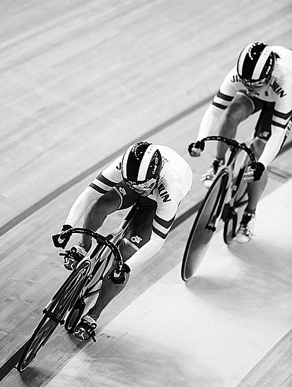 9月3日，吉林选手宫金杰、郭爽在比赛中。CFP供图