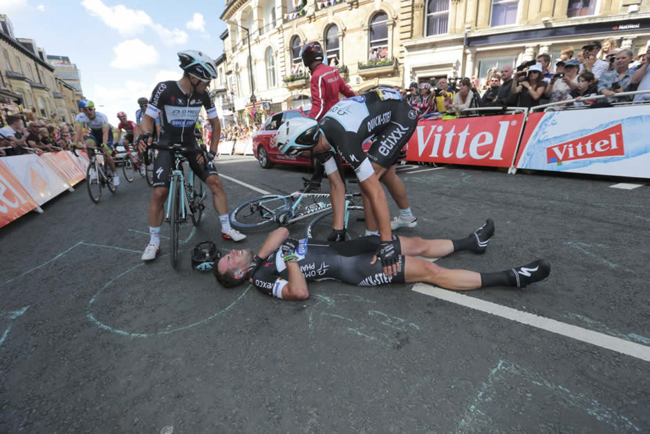 卡文迪什撞车受伤 退出环法