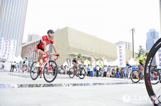 卡瓦次勇梅开二度 勇夺兰州绕圈赛冠军