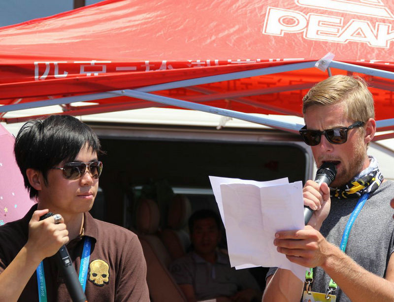 操控航拍飞行器