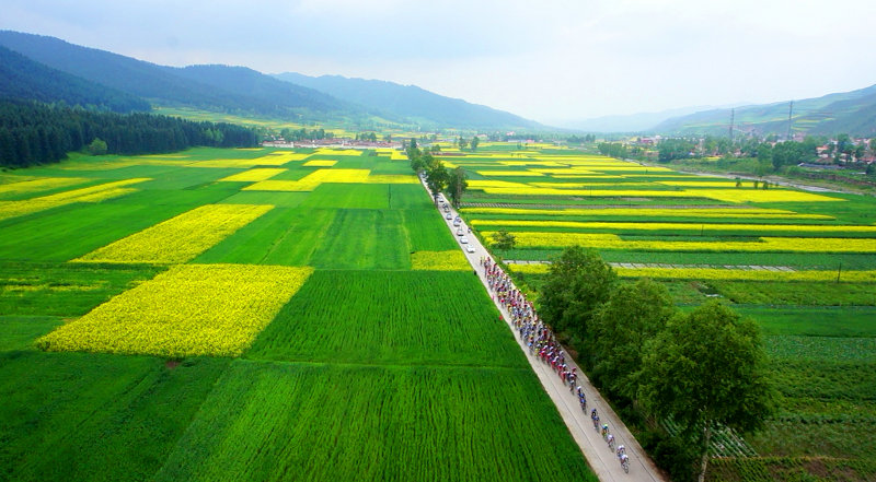 操控航拍飞行器